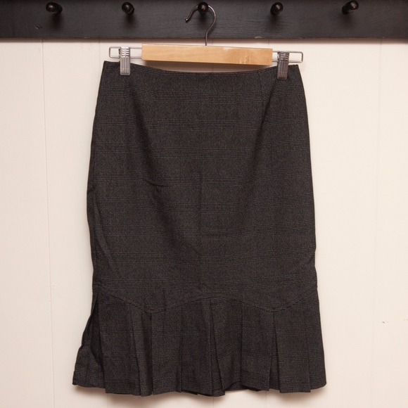 Pencil Skirt with Pleated bottom - Picture 5 of 7